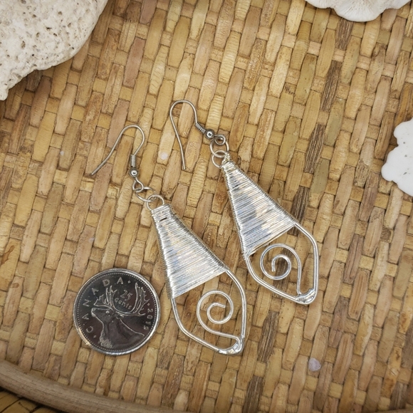 2/$15 NWT fashion drop earrings - Picture 4 of 4